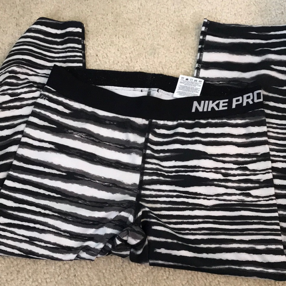 Nike Pro cropped leggings
